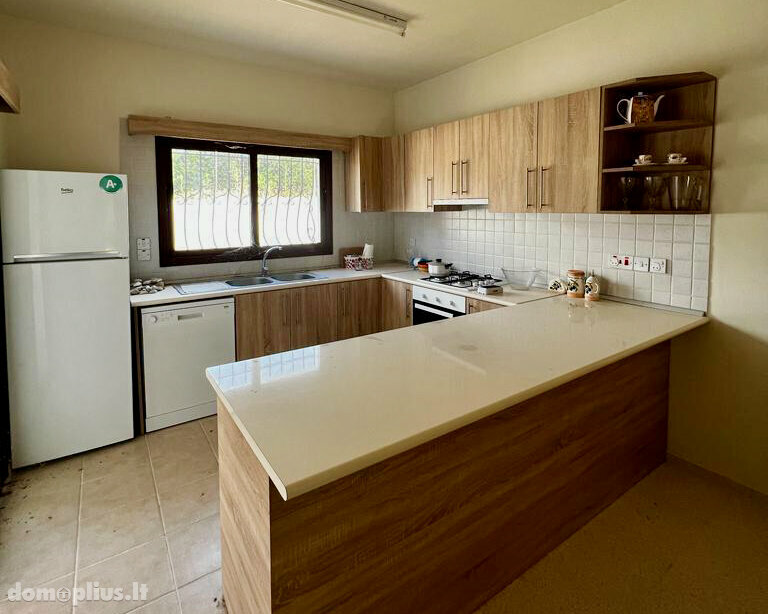 Parduodamas sublokuotas namas Kipre, Kyrenia