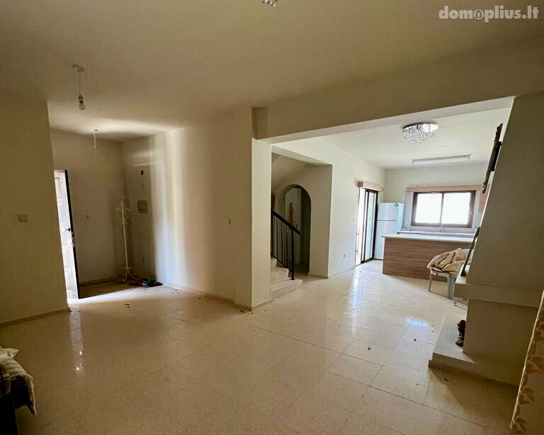 Parduodamas sublokuotas namas Kipre, Kyrenia