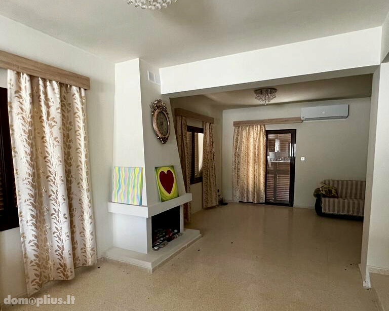 Parduodamas sublokuotas namas Kipre, Kyrenia