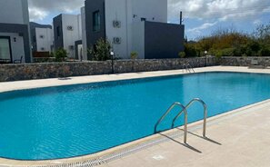 Sublokuotas namas Kipre, Kyrenia