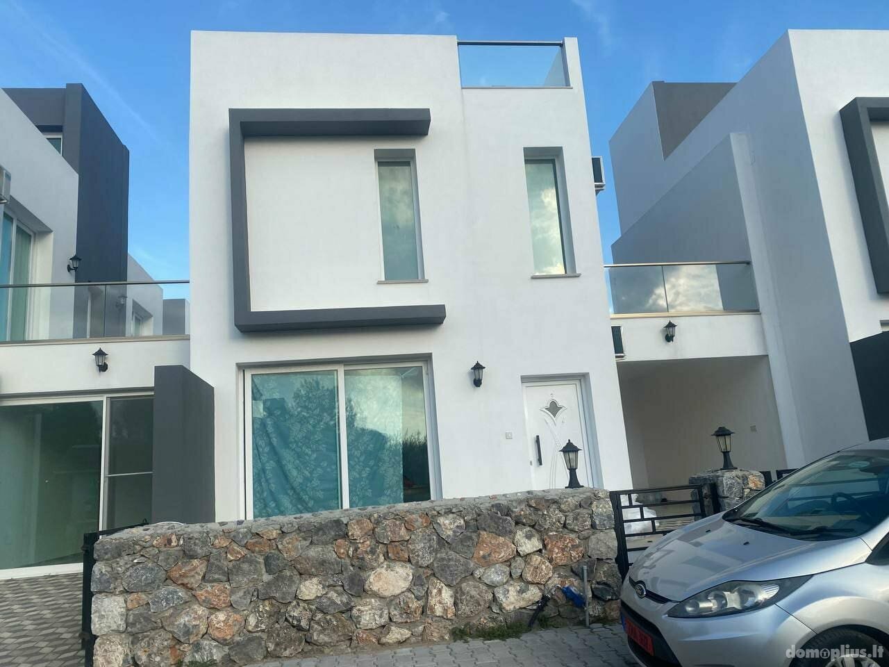 Parduodamas sublokuotas namas Kipre, Kyrenia