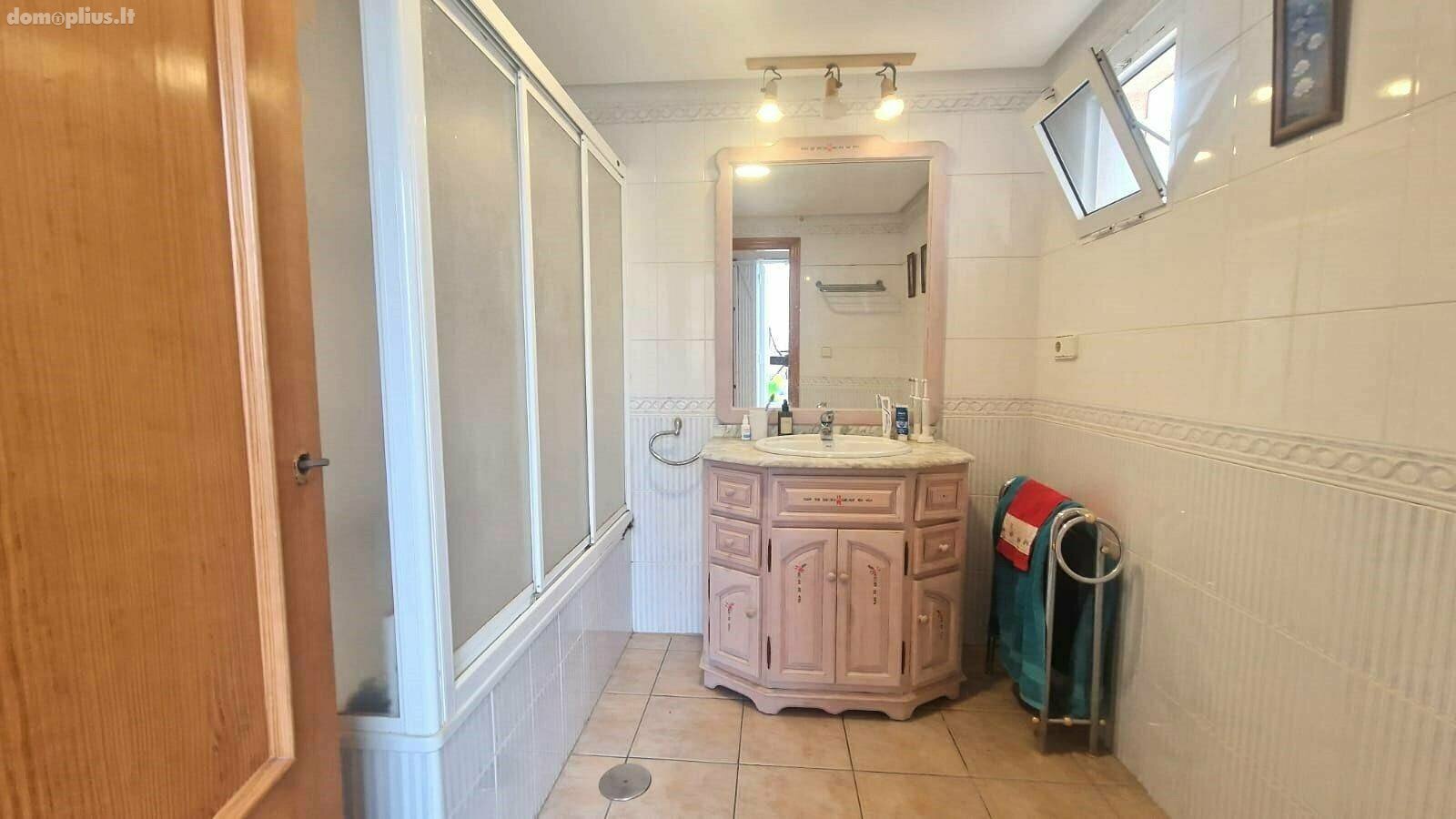 Parduodamas sublokuotas namas Ispanijoje, Torrevieja