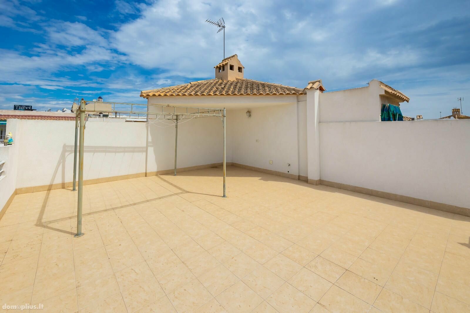 Parduodamas sublokuotas namas Ispanijoje, Torrevieja