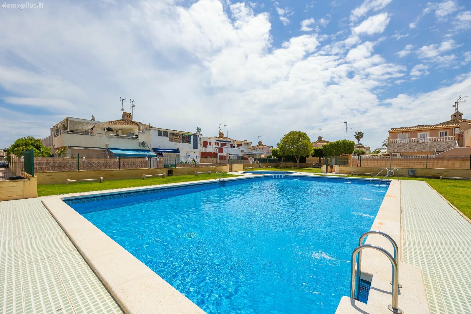 Parduodamas sublokuotas namas Ispanijoje, Torrevieja
