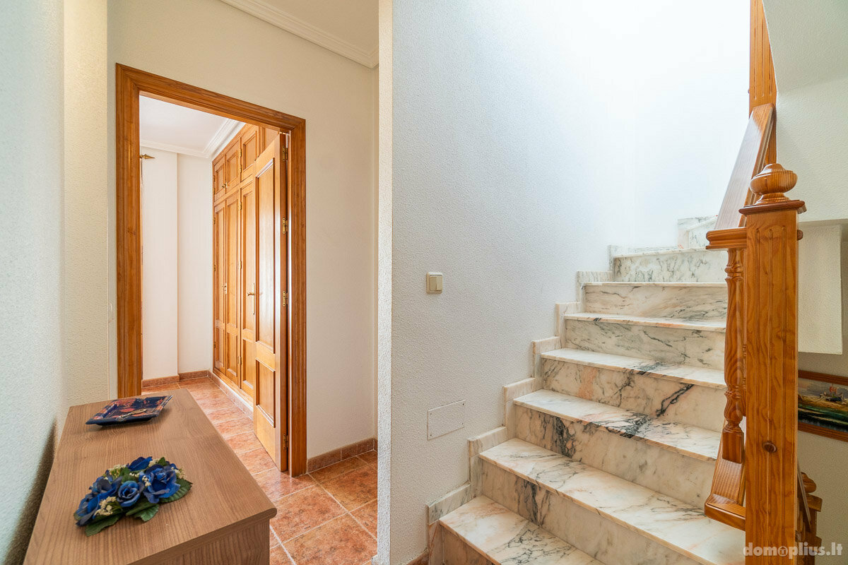 Parduodamas sublokuotas namas Ispanijoje, Torrevieja
