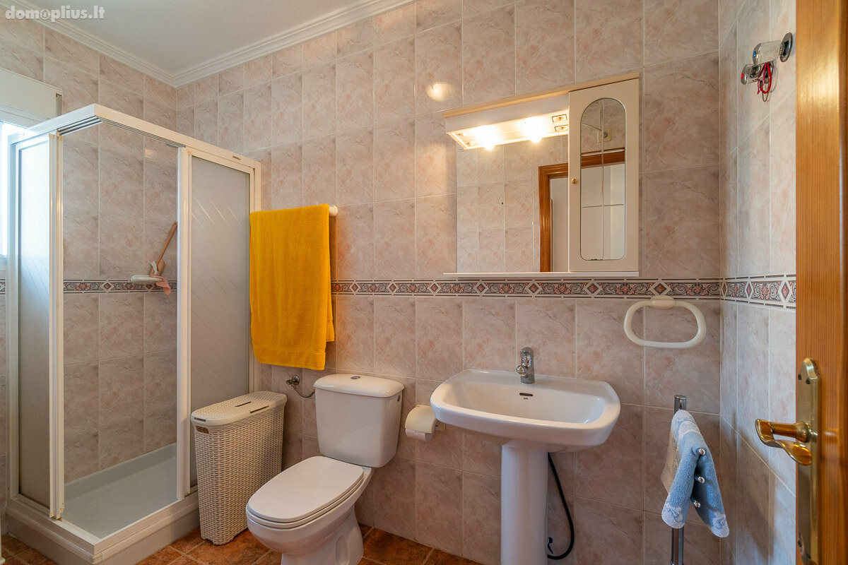 Parduodamas sublokuotas namas Ispanijoje, Torrevieja