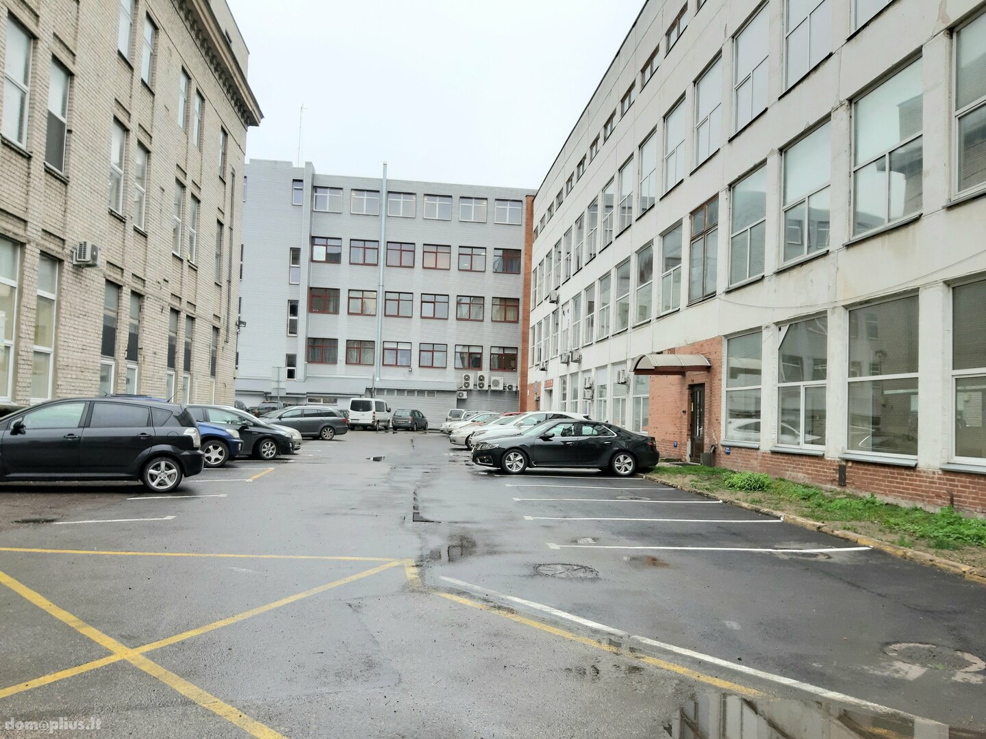 Office / Commercial/service / Manufacture and storage Premises for rent Vilniuje, Žirmūnuose, P. Lukšio g.