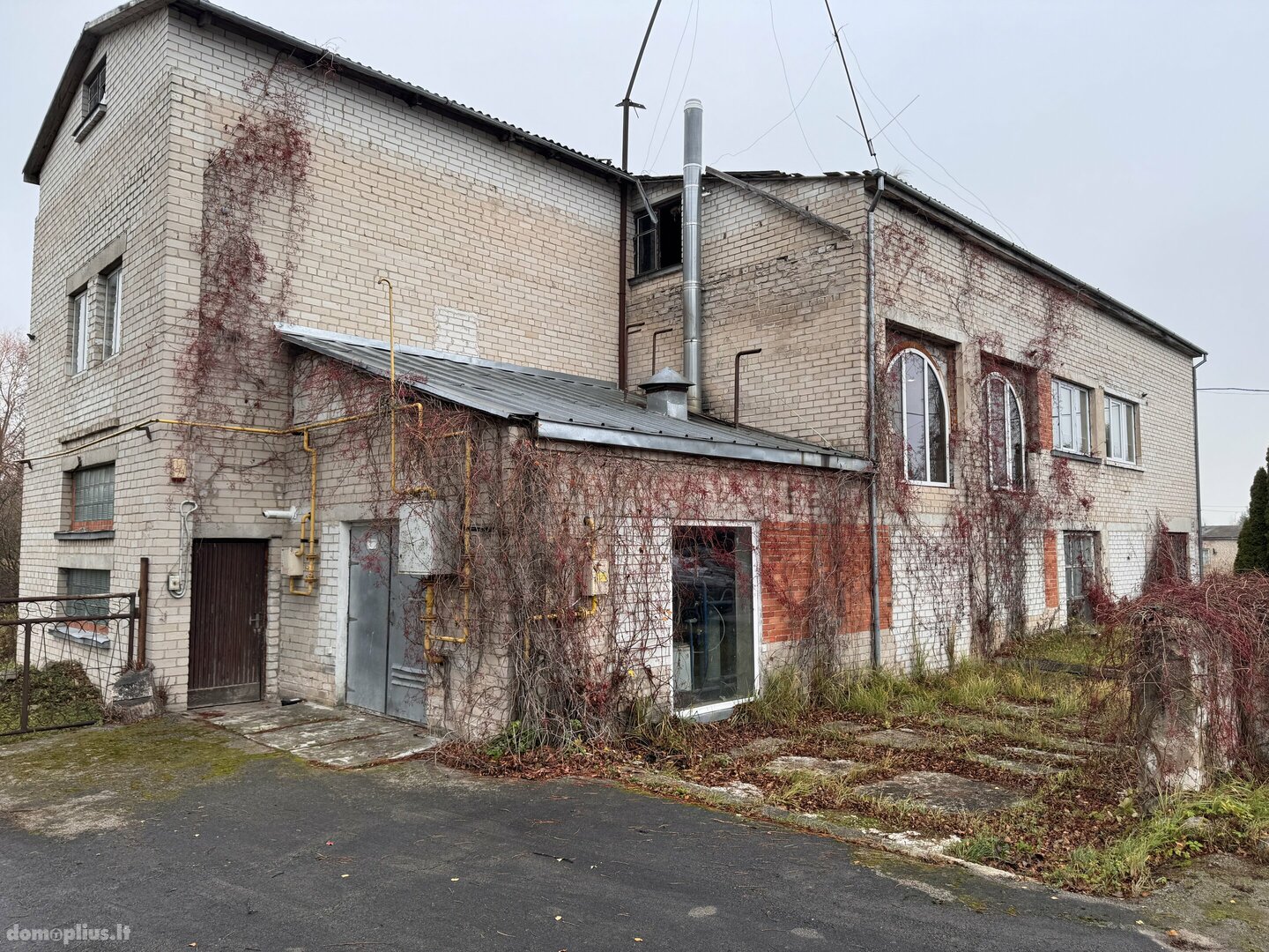 Parduodamos Sandėliavimo / Prekybos ir paslaugų / Gamybos ir sandėliavimo patalpos Pakruojo rajono sav., Pakruojyje, Pramonės g.