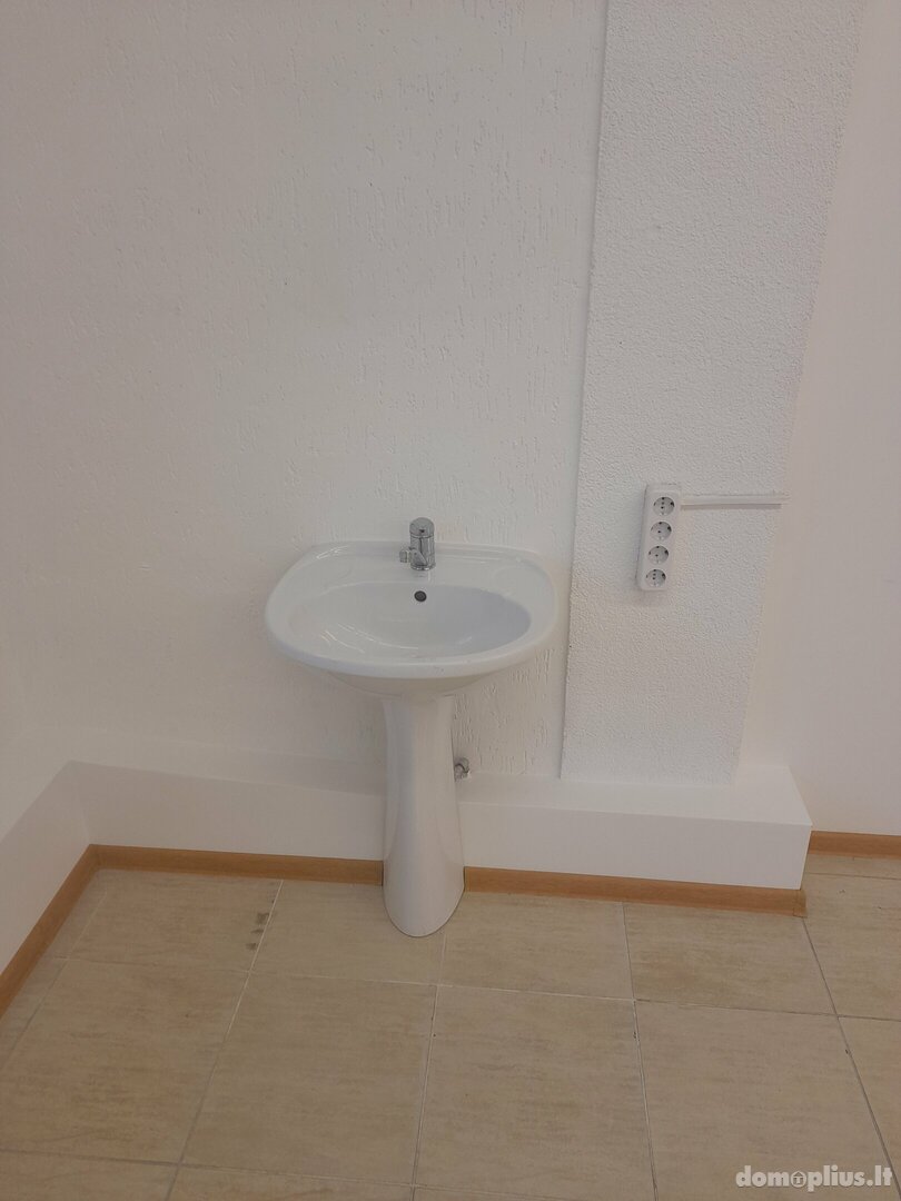 Biuro / Turizmo ir rekreacijos / Prekybos ir paslaugų Patalpų nuoma Klaipėdoje, Senamiestyje, Tiltų g.