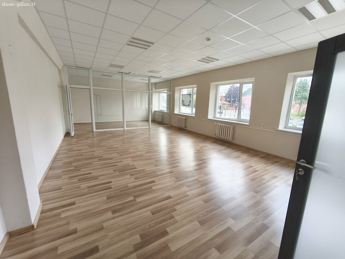 Для бюро / Tуризм / Торговое/сервисное Помещения в аренду Klaipėdoje, Centre, Naujoji Uosto g.