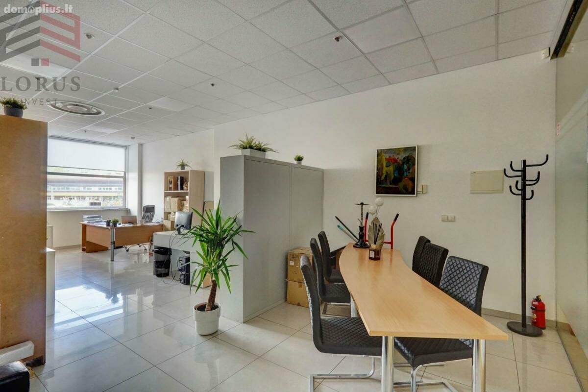 Parduodamos  patalpos Vilniuje, Žirmūnuose, Kareivių g.