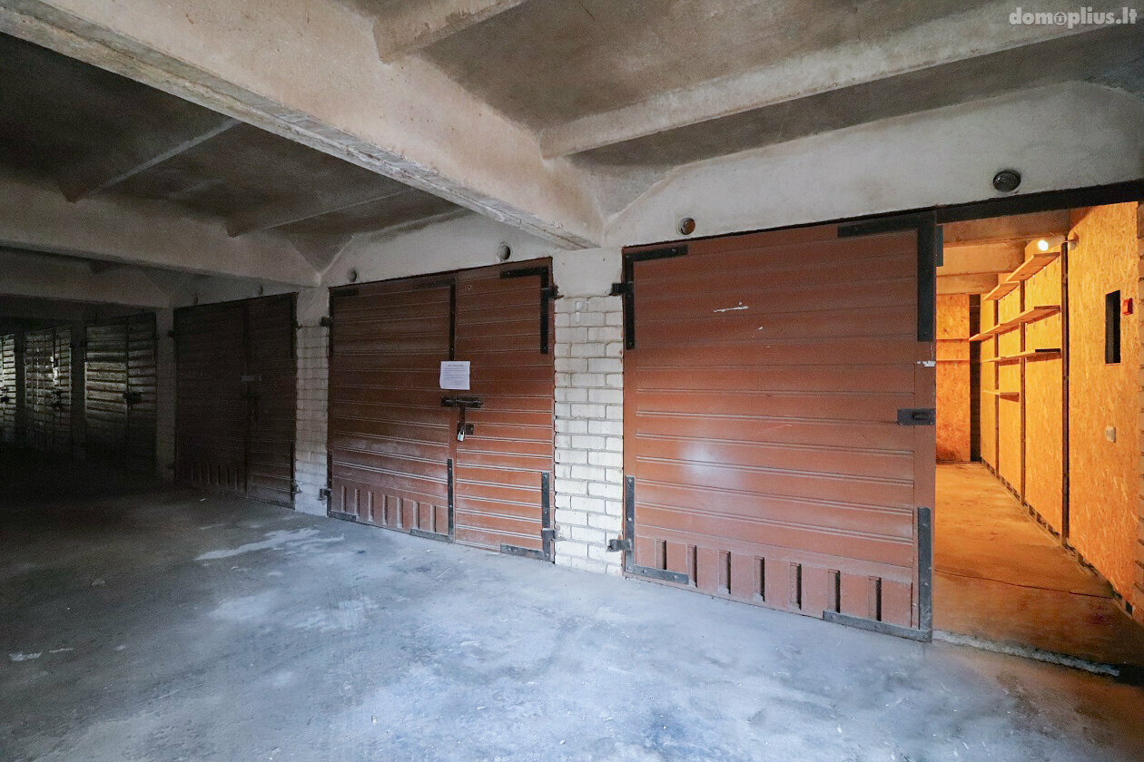 Parduodamas garažas Vilniuje, Karoliniškėse, Algimanto Petro Kavoliuko g.