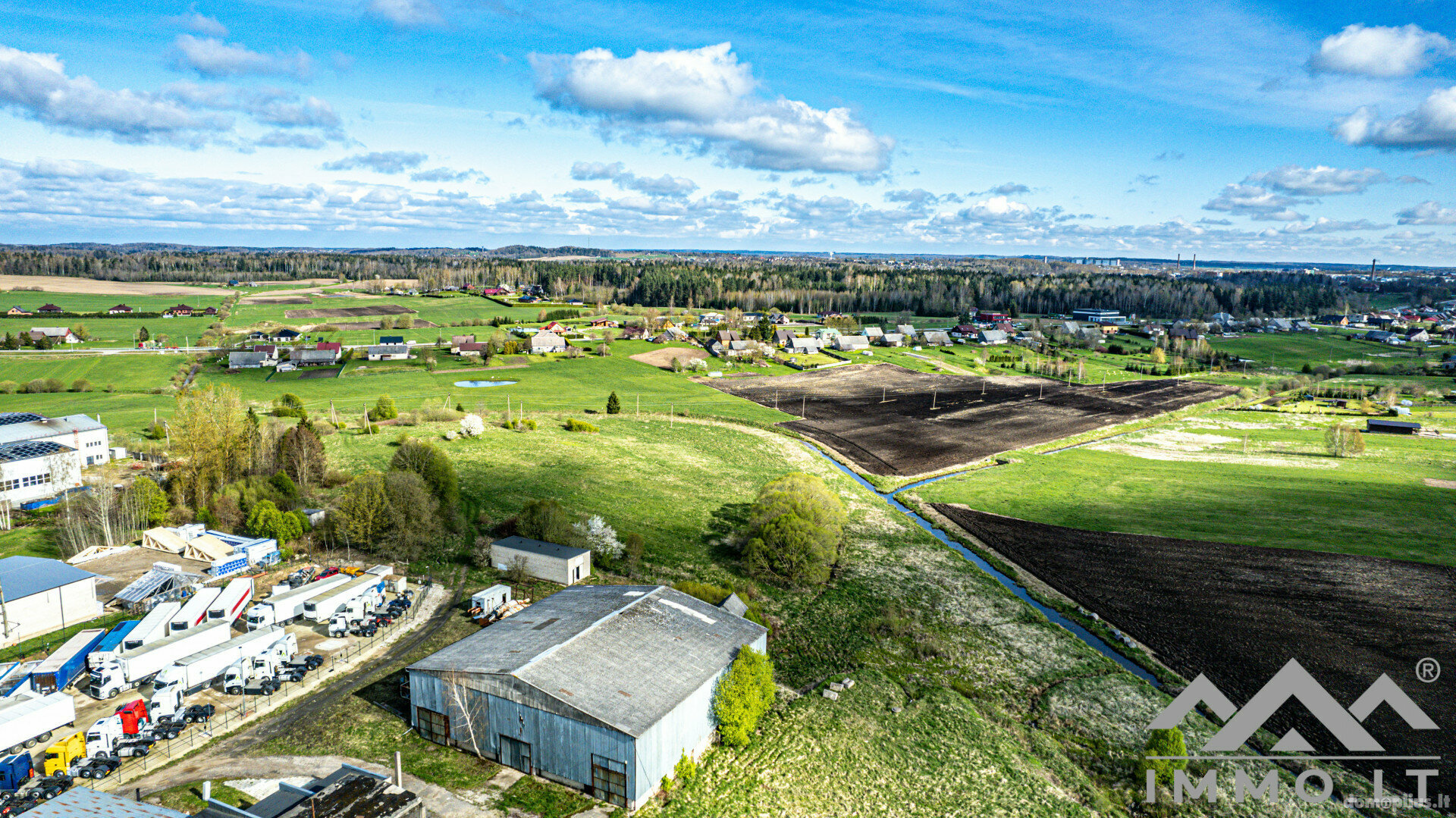 Land for sale Plungės rajono sav., Varkaliuose, Pušies g.