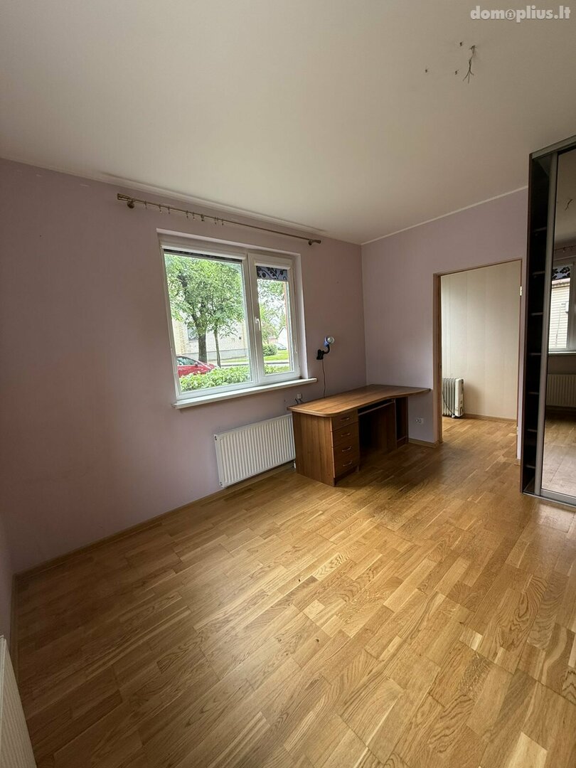 Parduodama gyvenamojo namo dalis Panevėžyje, Centre, Algirdo g.