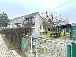 Parduodama gyvenamojo namo dalis Radviliškio rajono sav., Radviliškyje, Maironio g.