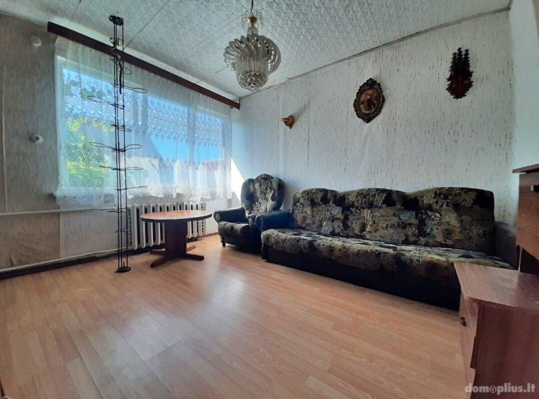 Parduodamas gyvenamasis namas Pakruojo rajono sav., Pakruojyje, Rožių g.