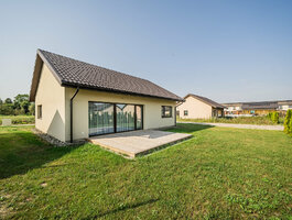House Kauno rajono sav., Ringauduose, Gėlių g.