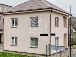 Gyvenamasis namas Klaipėdoje, Mokyklos
