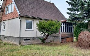 House Šakių rajono sav., Išdaguose, Pievų g.