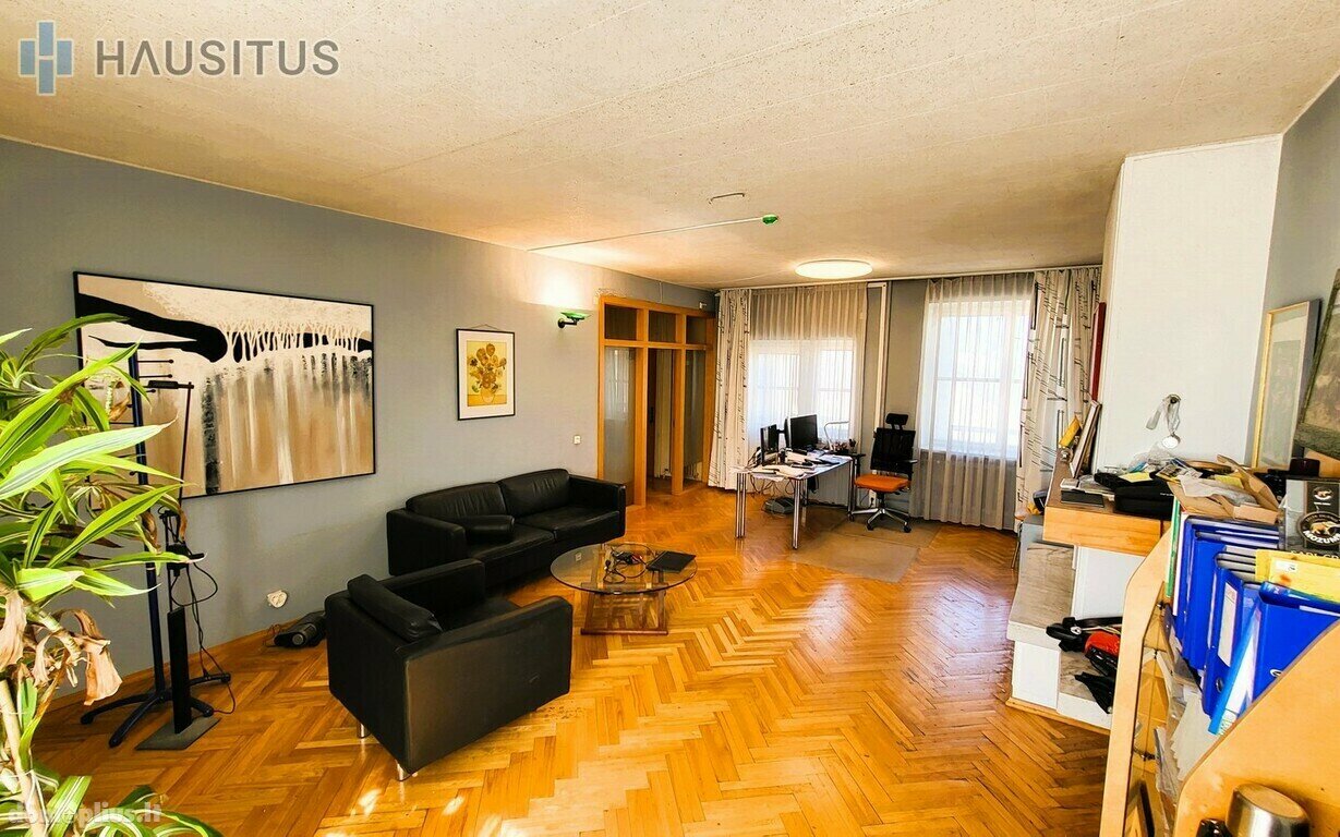 Parduodamas gyvenamasis namas Panevėžyje, Centre, J. Zikaro g.