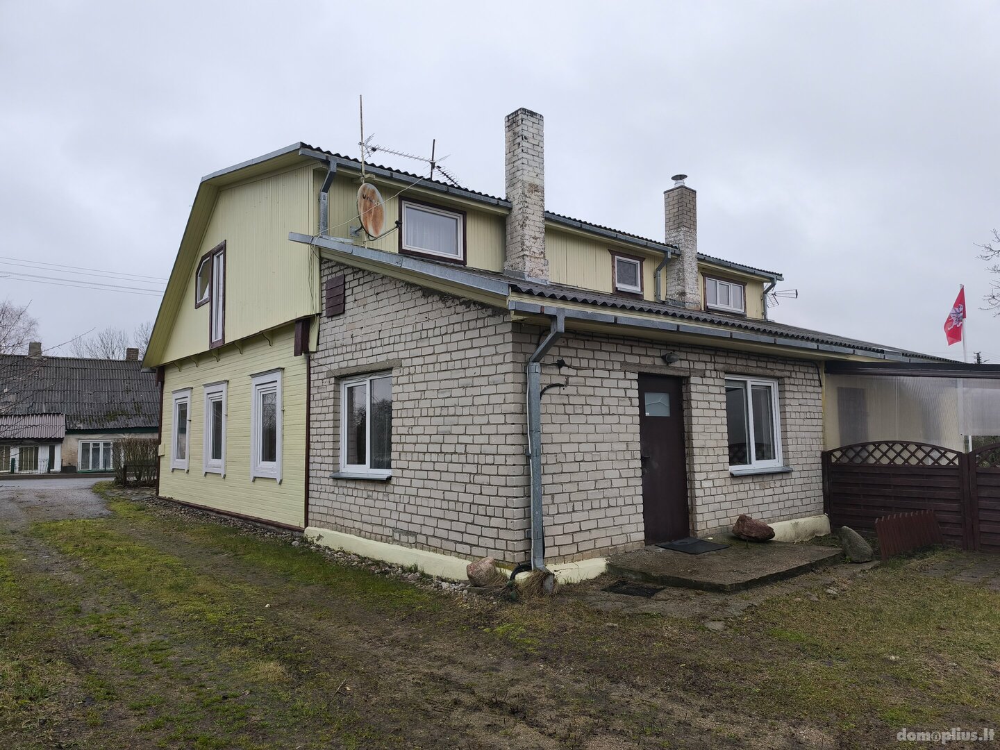 Parduodama gyvenamojo namo dalis Molėtų rajono sav., Giedraičiuose, Vilniaus g.