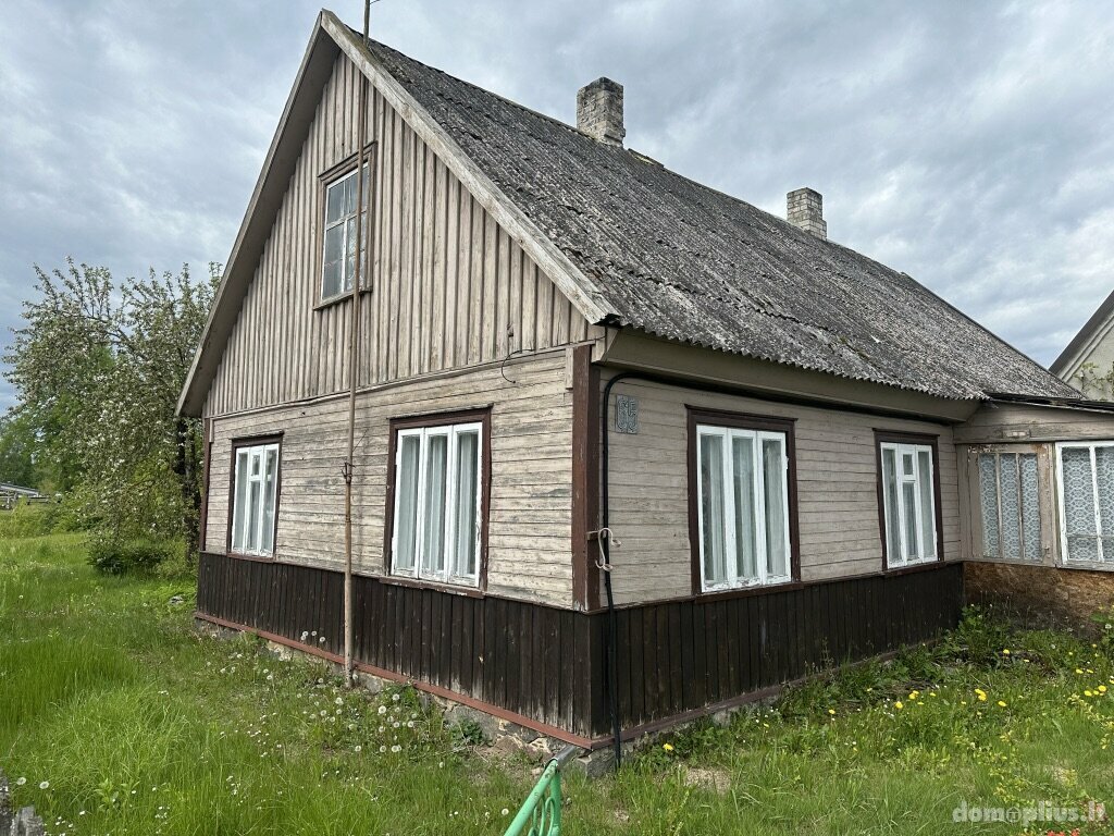 Parduodamas gyvenamasis namas Mažeikių rajono sav., Viekšniuose, Mažeikių g.
