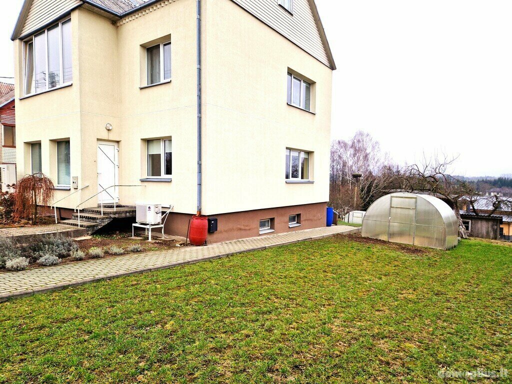 Parduodamas gyvenamasis namas Utenos rajono sav., Utenoje, Ąžuolijos g.