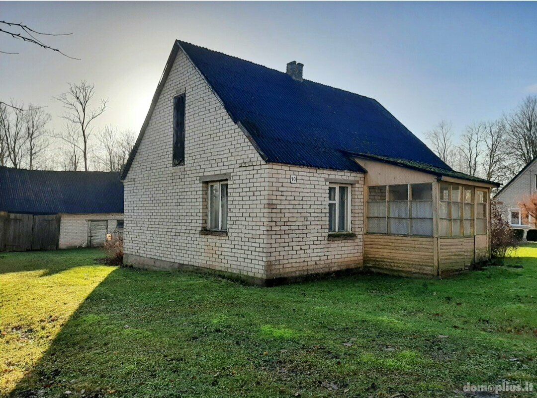Parduodama sodyba Pakruojo rajono sav., Trivalakiuose
