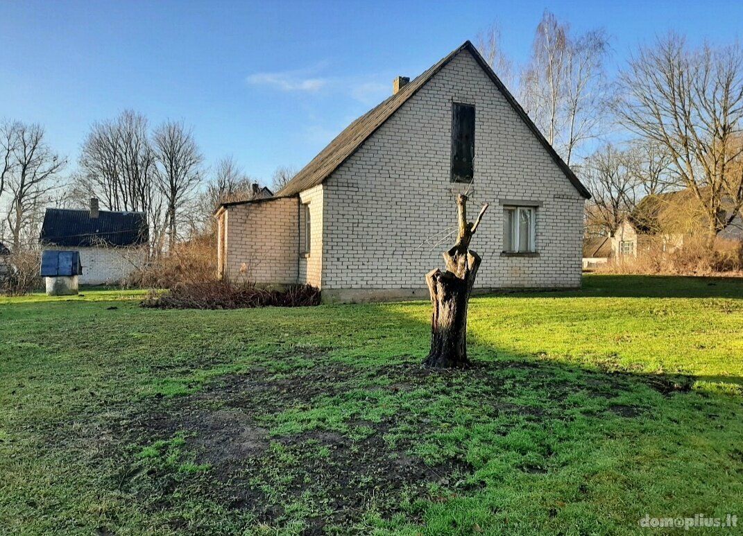 Parduodama sodyba Pakruojo rajono sav., Trivalakiuose