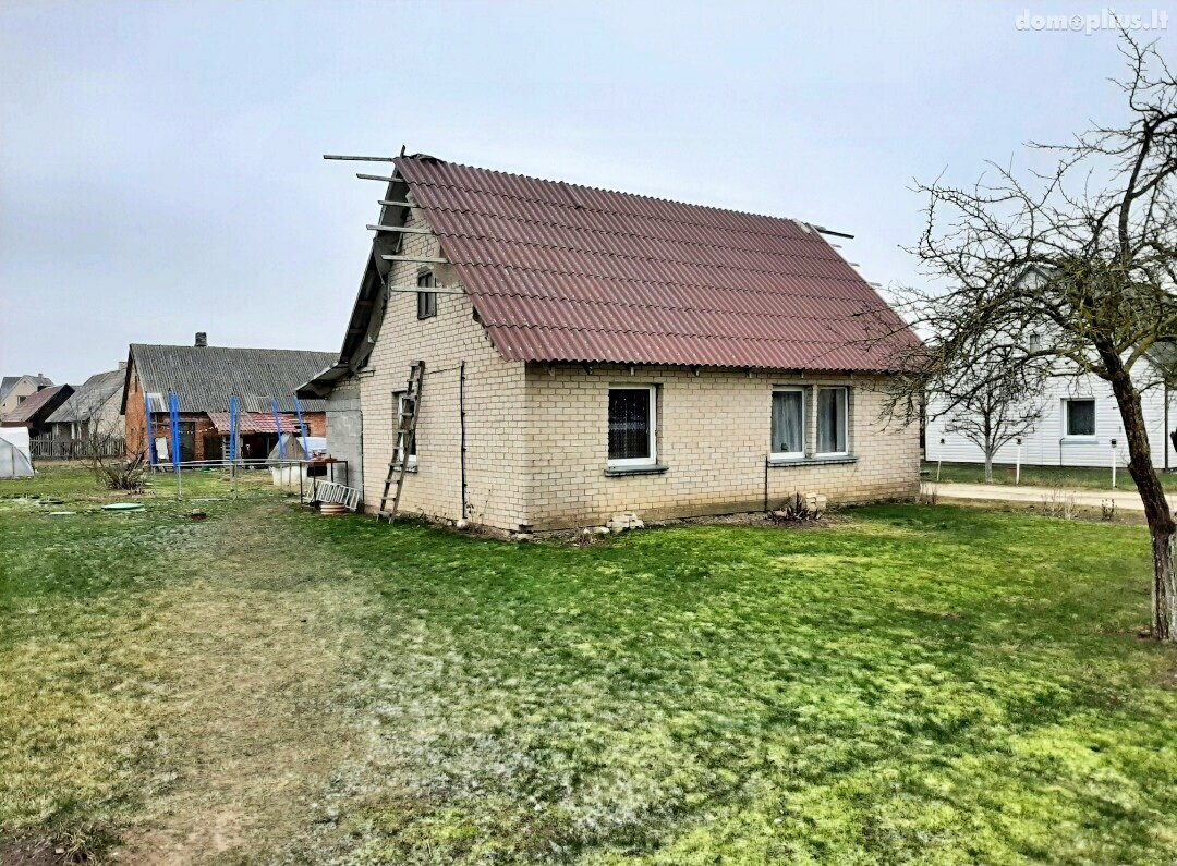 Parduodama sodyba Pakruojo rajono sav., Preičiūnuose, Jaunimo g.