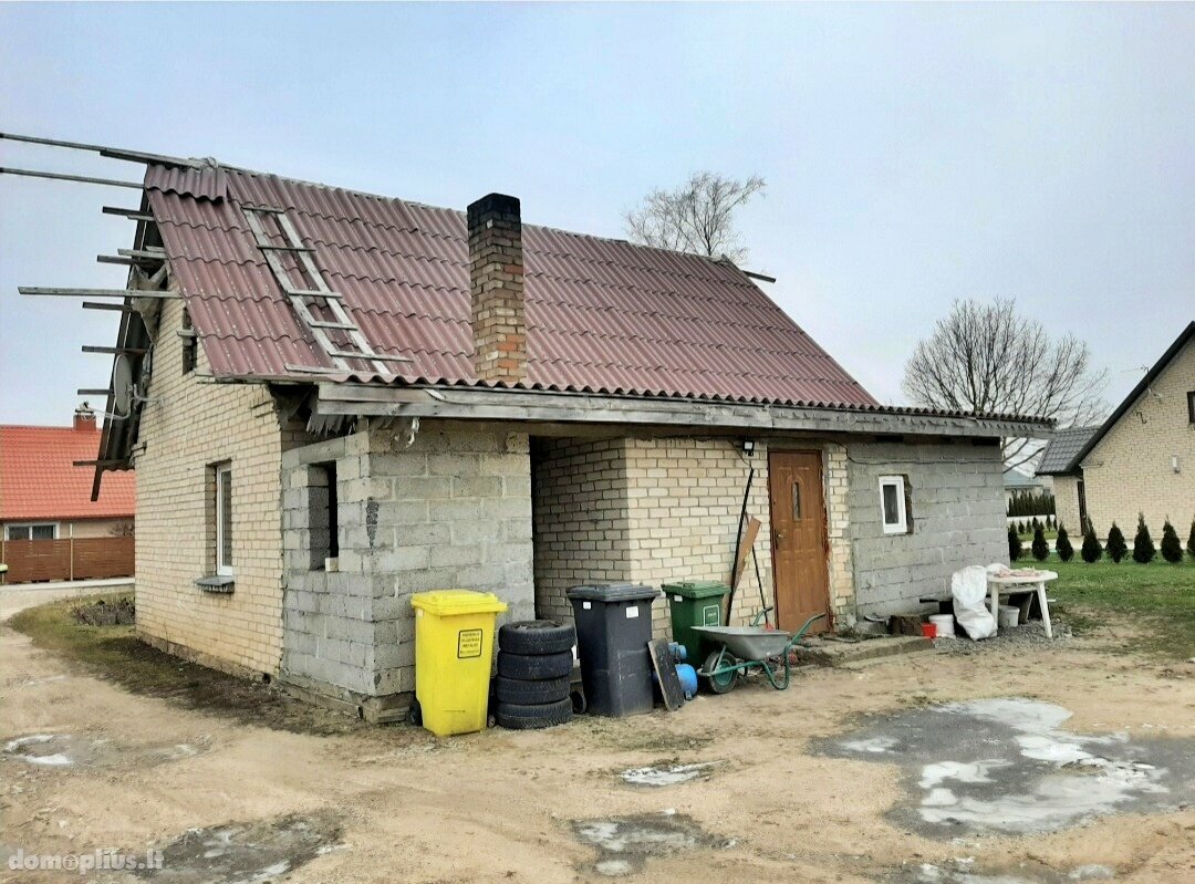Parduodama sodyba Pakruojo rajono sav., Preičiūnuose, Jaunimo g.