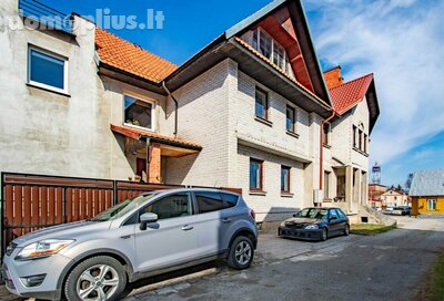 Parduodama gyvenamojo namo dalis Panevėžyje, Centre, A. Mackevičiaus g.