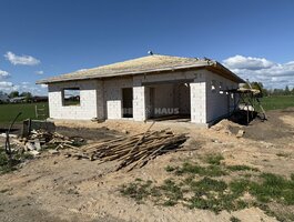 Gyvenamasis namas Šiaulių rajono sav., Raizgiuose
