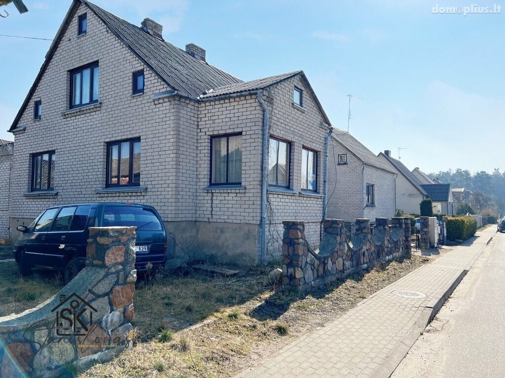 Parduodama gyvenamojo namo dalis Šilutės rajono sav., Šilutėje, Nidos g.
