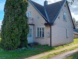 Sodyba Pakruojo rajono sav., Akmenėliuose, Ežerėlio g.