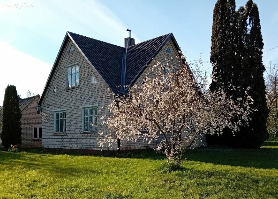 Parduodama sodyba Pakruojo rajono sav., Akmenėliuose, Ežerėlio g.