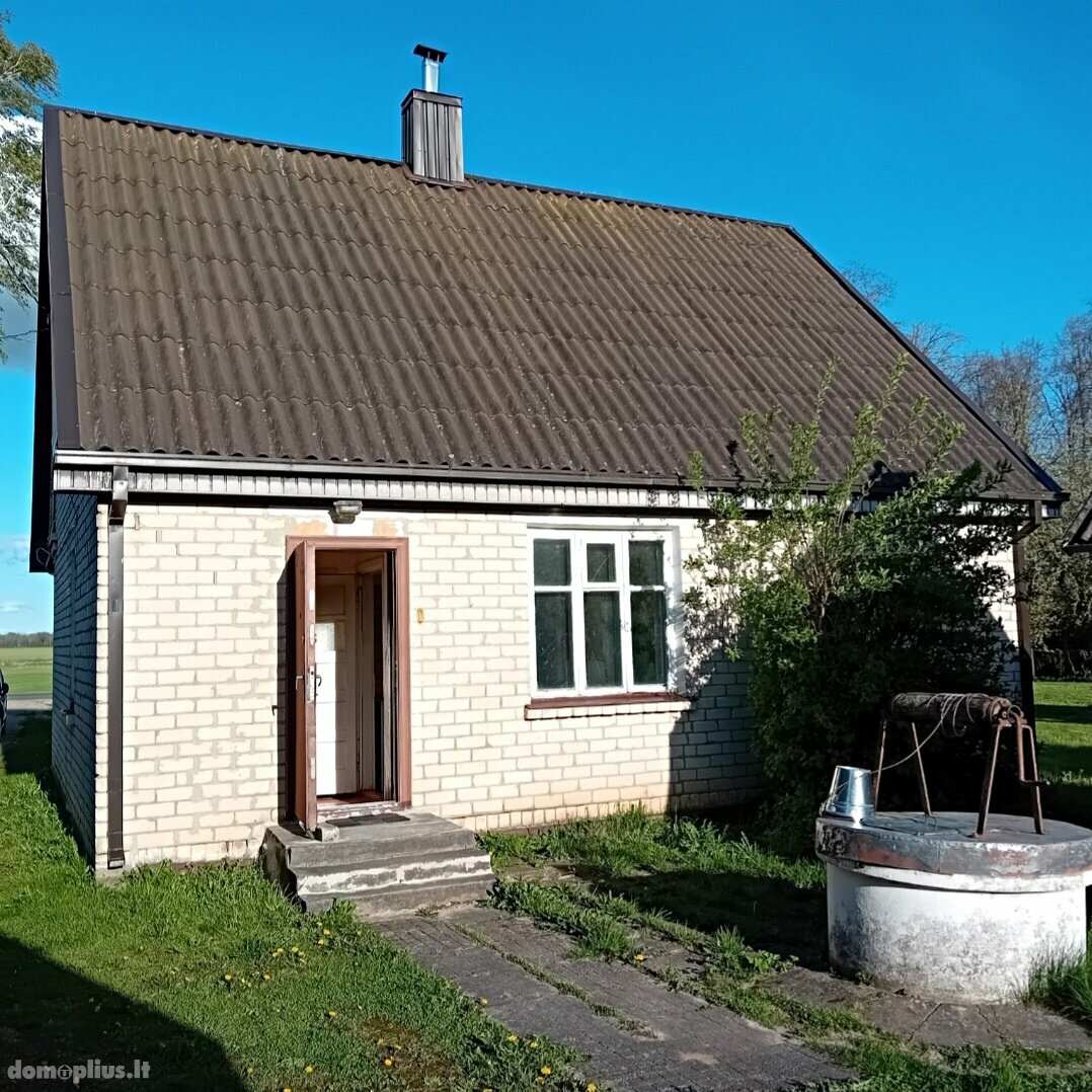 Parduodama sodyba Pakruojo rajono sav., Akmenėliuose, Ežerėlio g.