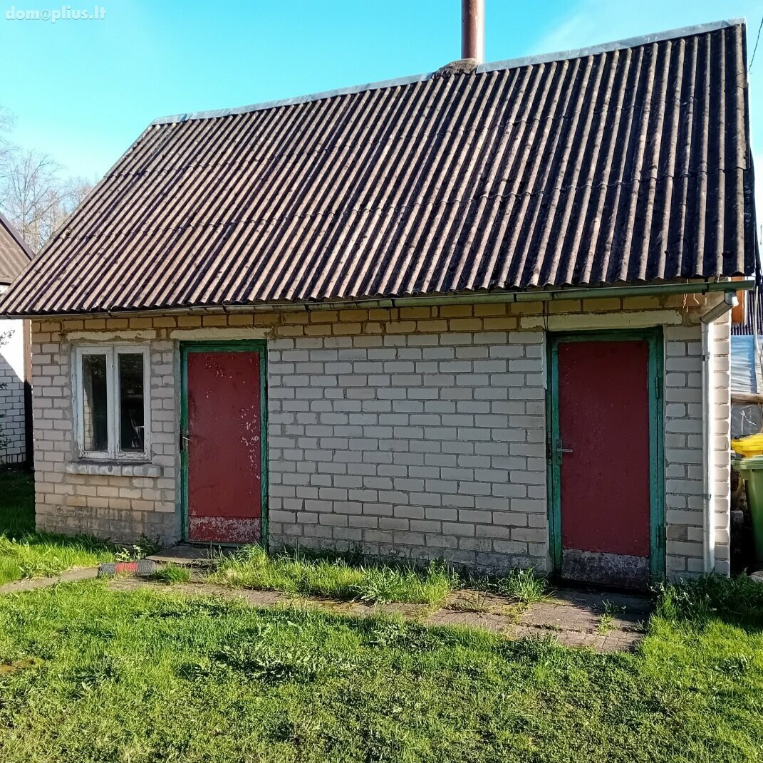 Parduodama sodyba Pakruojo rajono sav., Akmenėliuose, Ežerėlio g.
