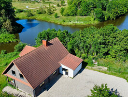 House Širvintų rajono sav., Medžiukuose, Plento g.