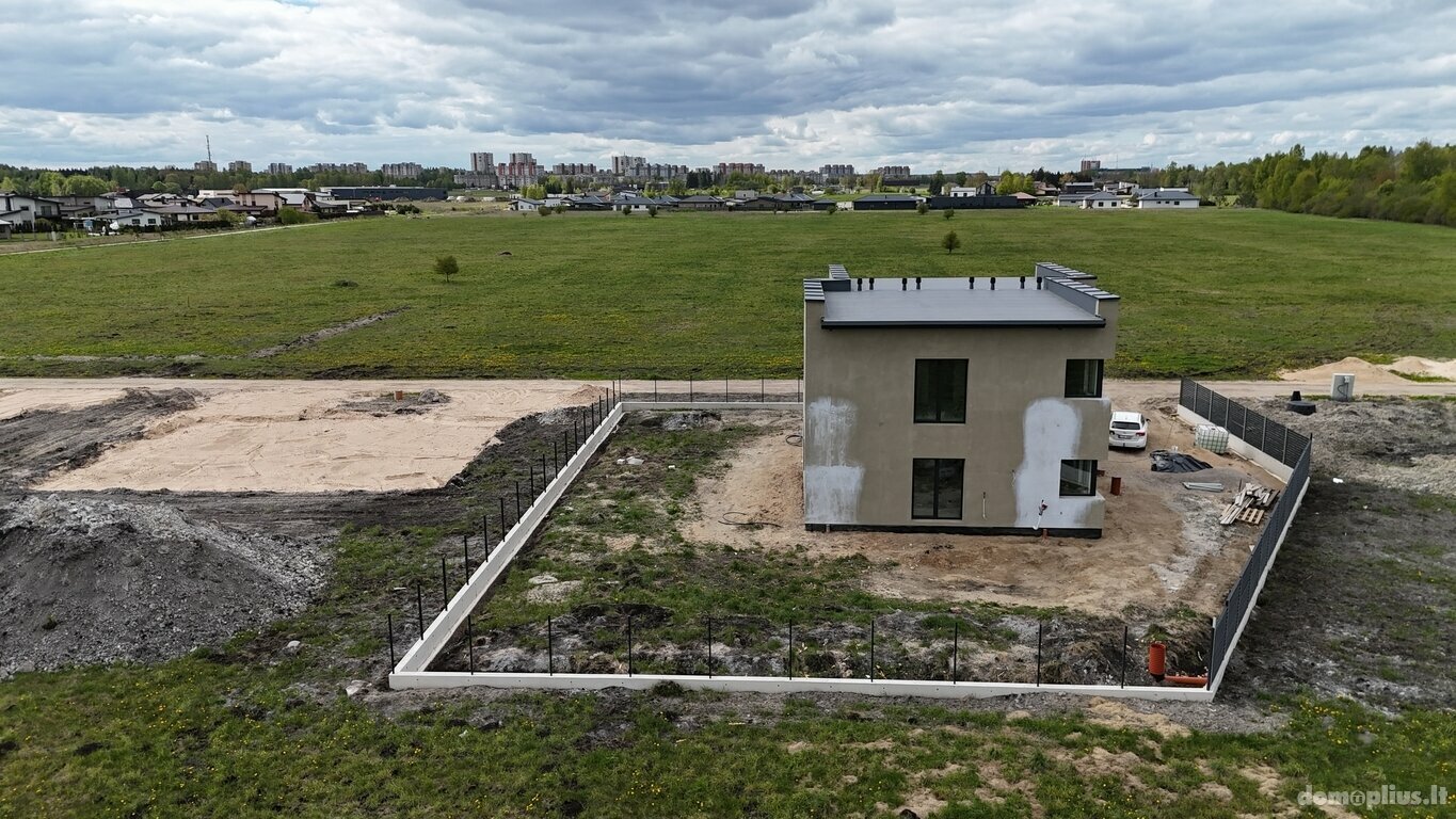 Parduodamas sublokuotas namas Šiauliuose, Žaliūkiuose