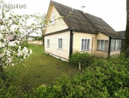 Gyvenamasis namas Anykščių rajono sav., Troškūnuose, Dariaus ir Girėno g.