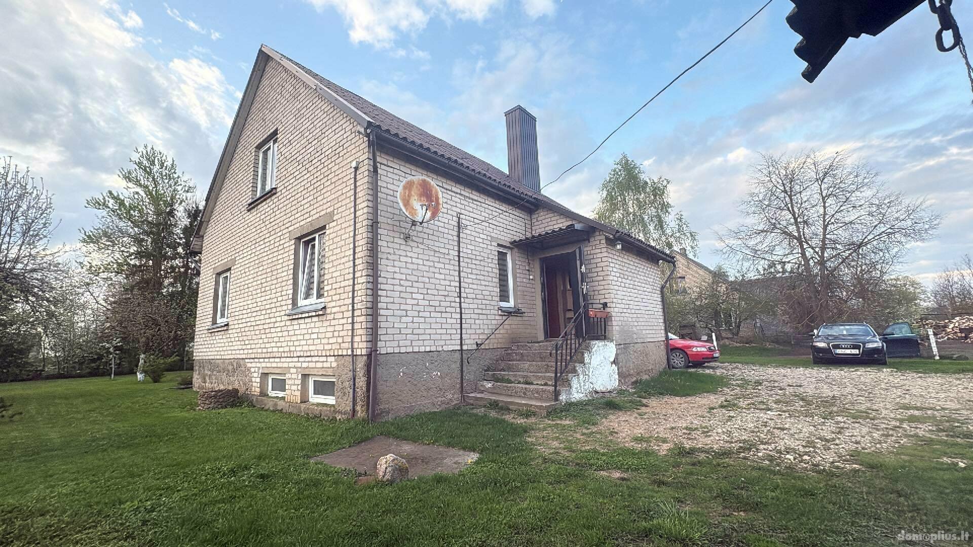 Parduodamas gyvenamasis namas Radviliškio rajono sav., Batkūnuose