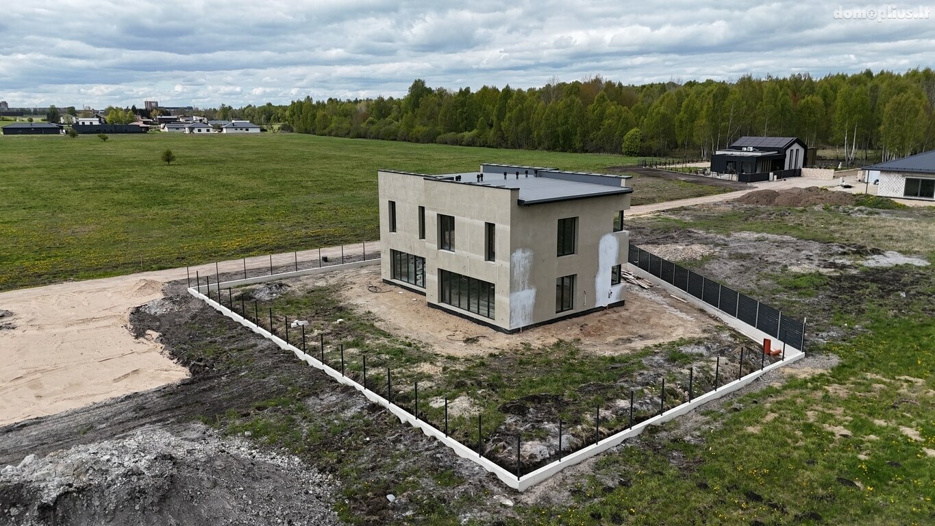 Продаётся сблокированный дом Šiauliuose, Žaliūkiuose