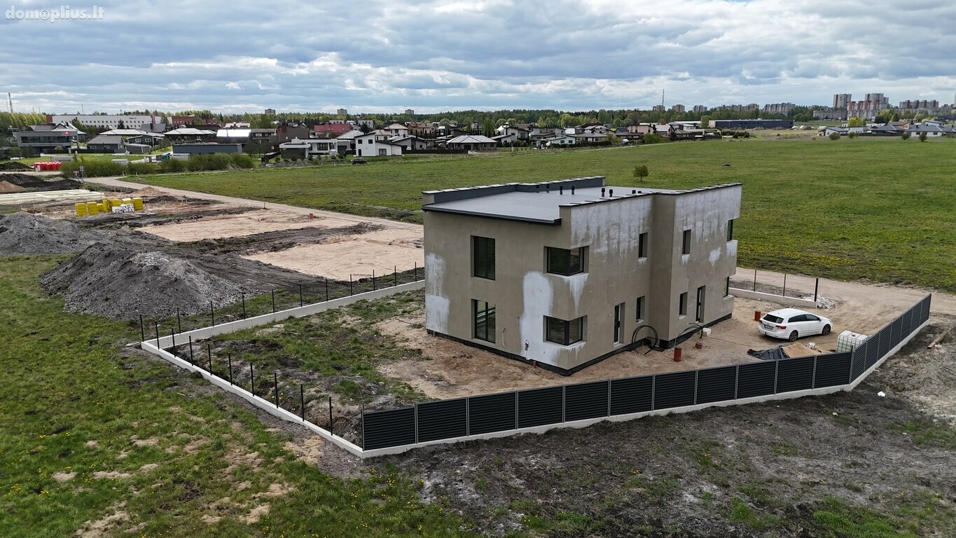 Продаётся сблокированный дом Šiauliuose, Žaliūkiuose