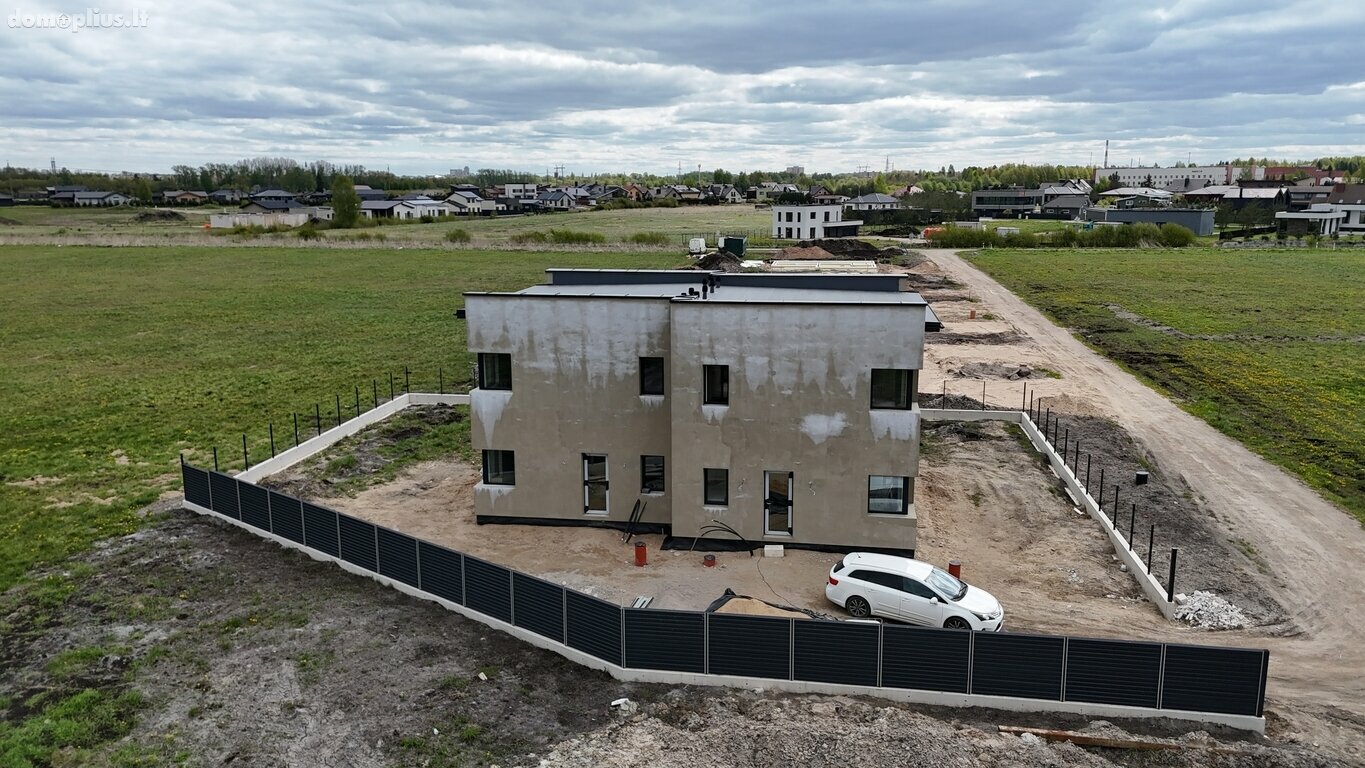 Продаётся сблокированный дом Šiauliuose, Žaliūkiuose