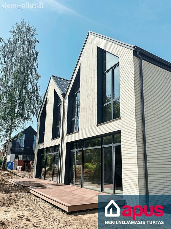 Parduodamas sublokuotas namas Vilniuje, Pavilnyje, Žemoji g.