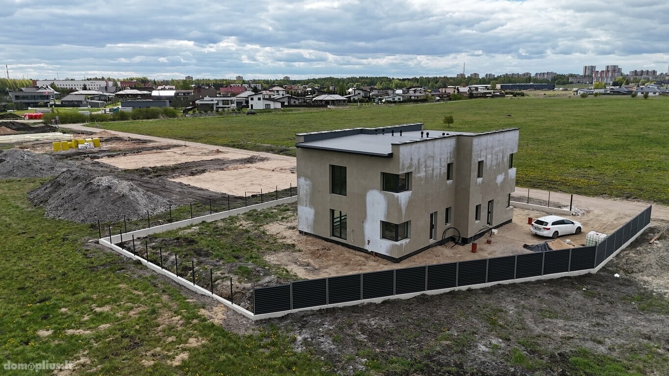 Продаётся сблокированный дом Šiauliuose, Žaliūkiuose