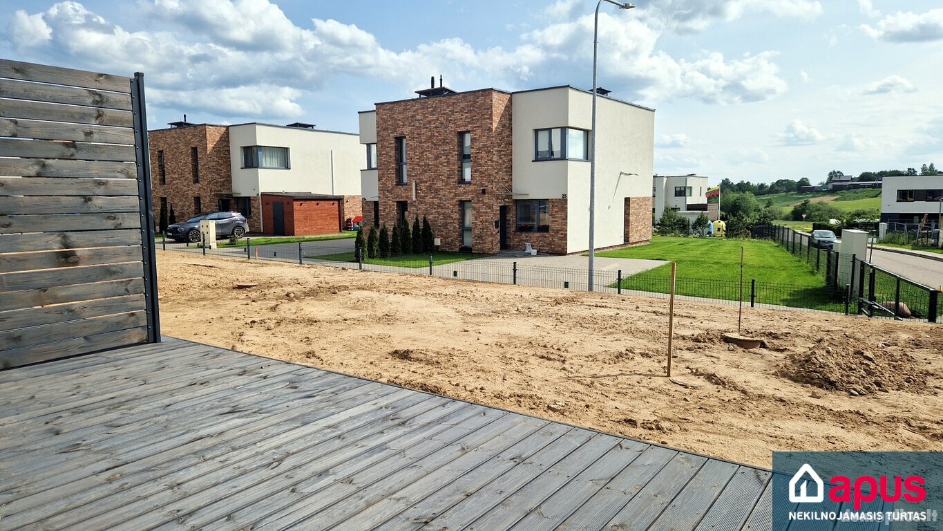Parduodamas sublokuotas namas Vilniuje, Kalnėnuose, Baskų g.