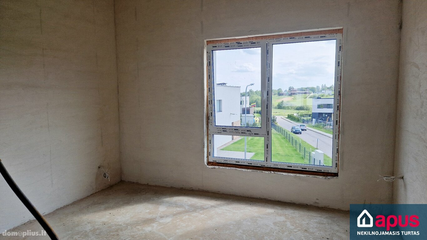 Parduodamas sublokuotas namas Vilniuje, Kalnėnuose, Baskų g.