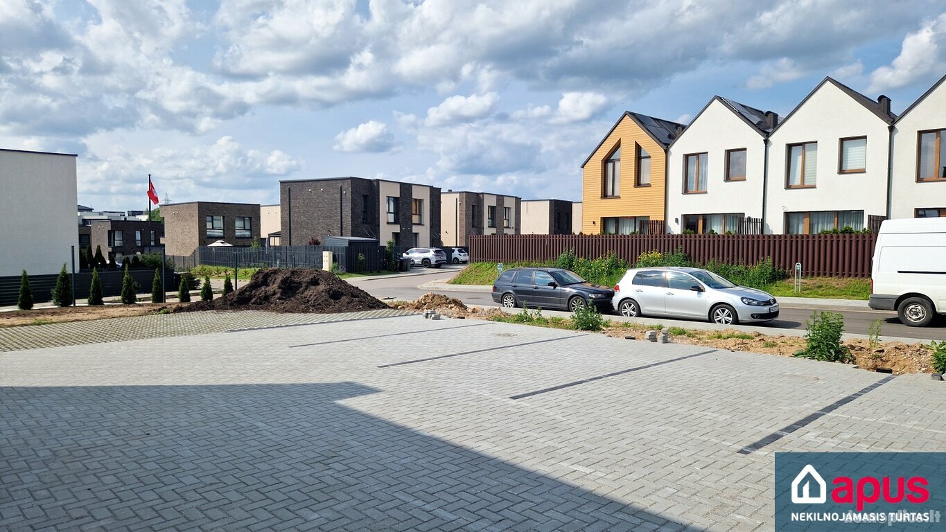 Parduodamas sublokuotas namas Vilniuje, Kalnėnuose, Juodupio g.